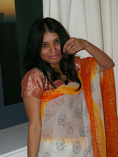 indian amateur babes photo